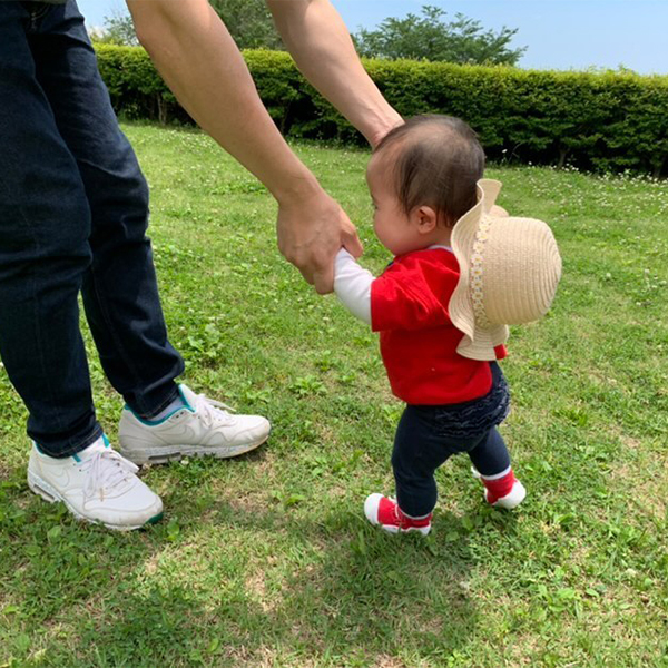 ベビーフィート・歩く男の子