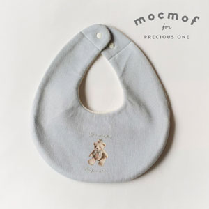 【mocmof モクモフ】お守りポケット付きスタイ（ロイヤルサックス）