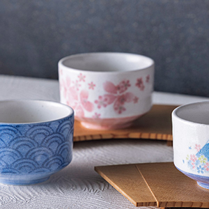 茶楽JAPAN　抹茶碗（舞桜）木箱入【出産内祝い】